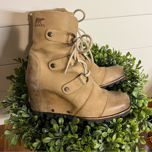 Sorel Women’s Joan of Arctic Wedge Mid Boot in Ash Brown - Picture 7 of 11